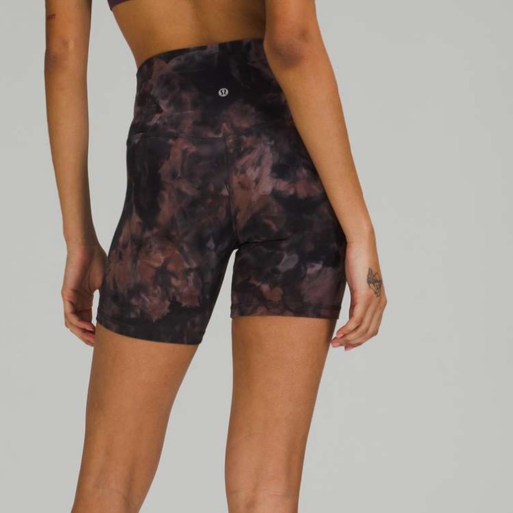 Lululemon Align High Rise Short 8”
Diamond Dye Graphite Grey Pink
